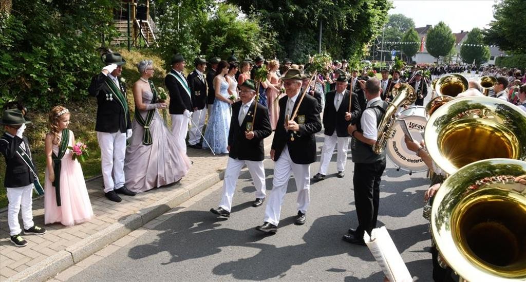 1807751512 schuetzenfest deiringsen PUa7